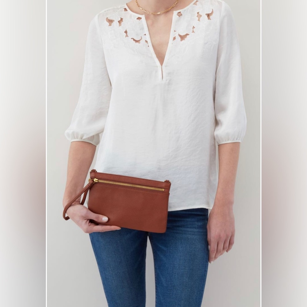 👛Host Pick👛 HOBO Leather Zip Pouch with Detachable Lanyard - Picture 3 of 4